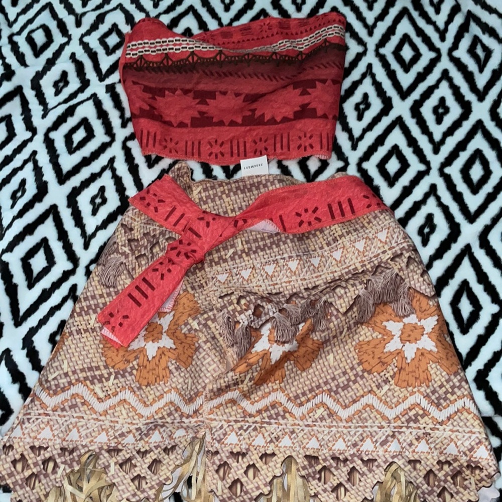 Moana kids costumes 4-6x minimal wear